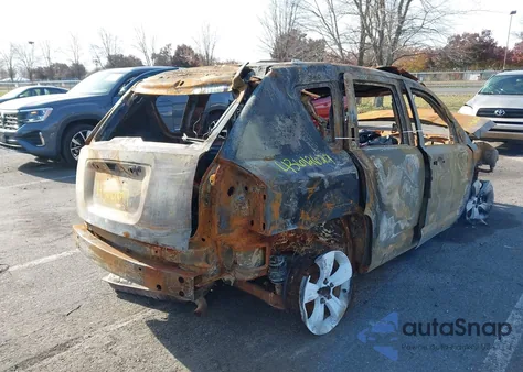 2014 Jeep Compass Latitude z USA, uszkodzony, nr VIN 1C4NJDEB8ED632958